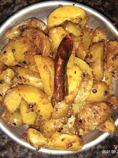 झटपट आलू का भुजिया (jhatpat aloo ka bhujiya recipe in Hindi) रेसिपी मुख्य फोटो