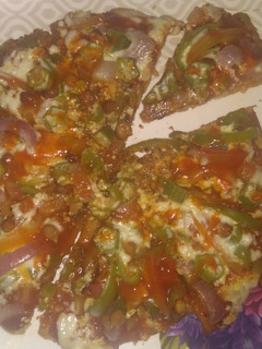 पिज़्ज़ा (pizza recipe in Hindi) रेसिपी मुख्य फोटो