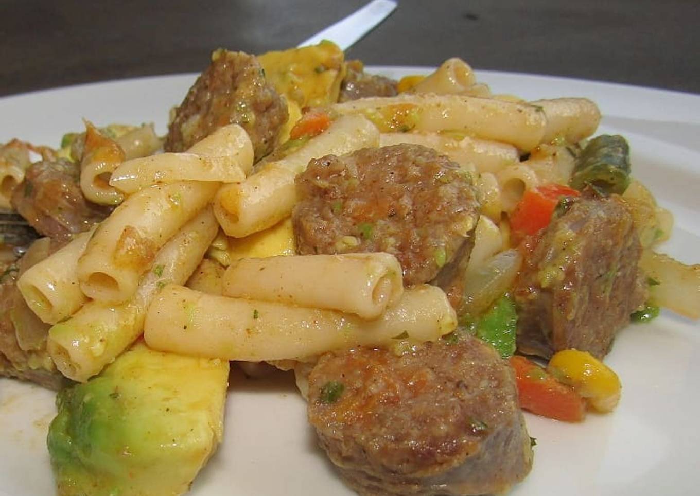 Pasta with sausage and avo