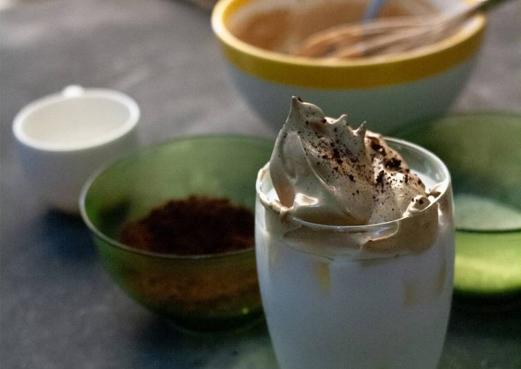 Bagaimana Menyiapkan Kopi Dalgona, Lezat Sekali