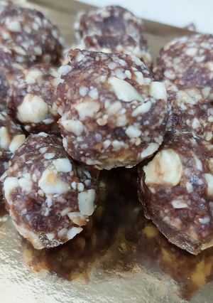 Una foto de Ferrero Rocher con dátil y avellana