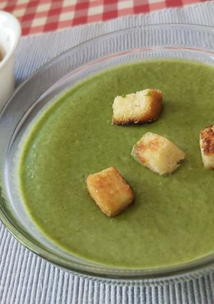 O poză a rețetei Supă cremă de spanac și crutoane cu usturoi!🥣🥣🥣.