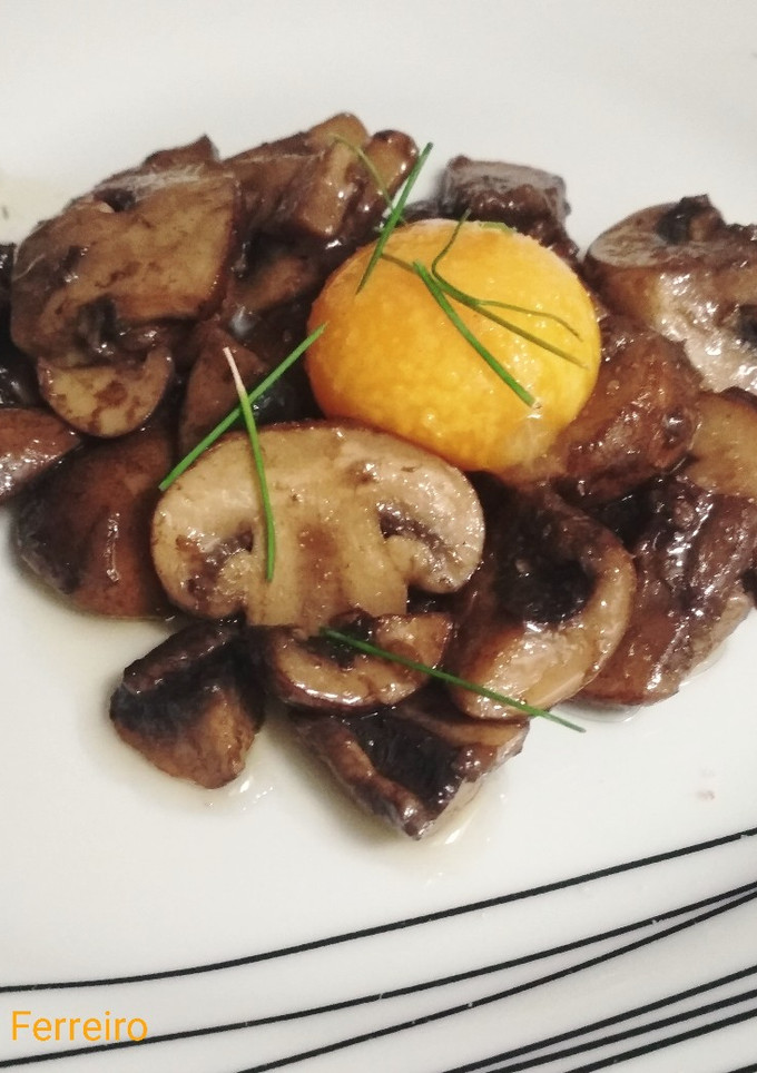 Una foto de Champiñón portobello con yema de huevo