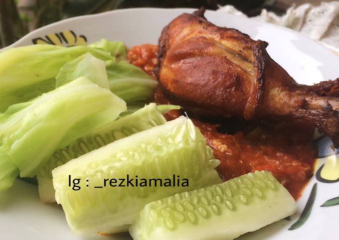 Ayam Goreng Lalapan