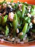 Insalata di orzo con sgombro e olive