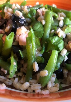 Foto di Insalata di orzo con sgombro e olive