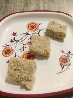 A picture of Peanut coconut barfi.