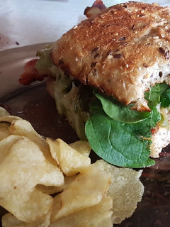 Una foto de Hamburguesa casera en pan de semillas