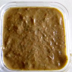 A picture of Tamarind chilli chutney.
