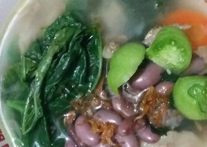 Sop daging kacang merah dan bayem