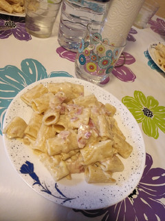 Una foto de Rigattoni a la carbonara