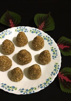 A picture of Jaggery Sesame Modak.
