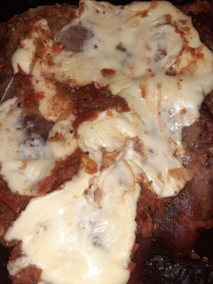 Una foto de Matambre a la pizza con puré de papas. #amigo