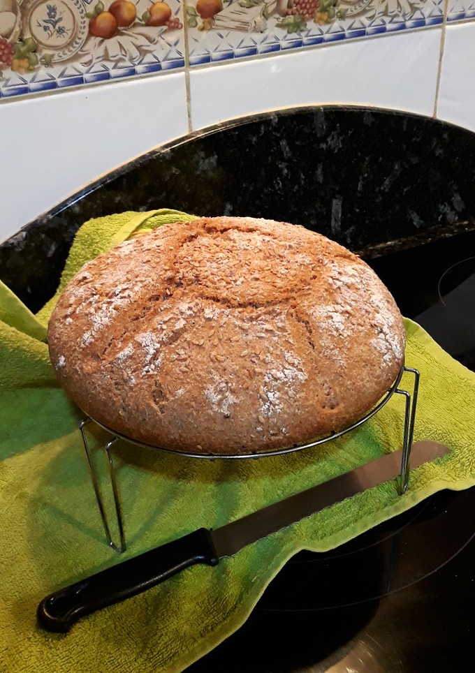 Una foto de Pan rápido de lino y nueces