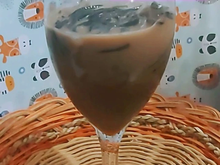 Cara Mudah Menyiapkan Resep Es cincau capucino yang Sempurna Anti Ribet, Bikin Ngiler
