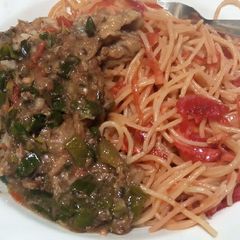 Veg salad and spaghetti dinner A picture of Veg salad and spaghetti dinner.