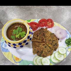 A picture of Healthy paratha dal makhni fondue.
