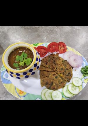A picture of Healthy paratha dal makhni fondue.