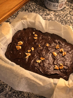 Una foto de Brownie de chocolate negro afrutado