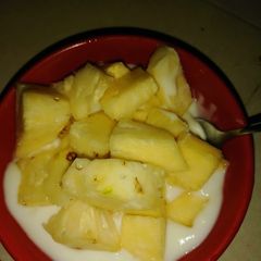 A picture of Yogo_pineapple😋. Smoothie in a bowl.