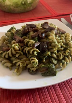 Una foto de Pasta integral y pesto