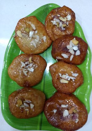 માલપુઆ (Malpua Recipe In Gujarati) રેસીપી મુખ્ય ફોટો