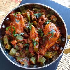 A picture of Bhindi chicken.