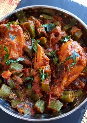 A picture of Bhindi chicken.
