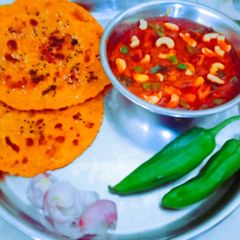 A picture of Restaurant style tasty and masaledar Kaju masala curry with butter roti.