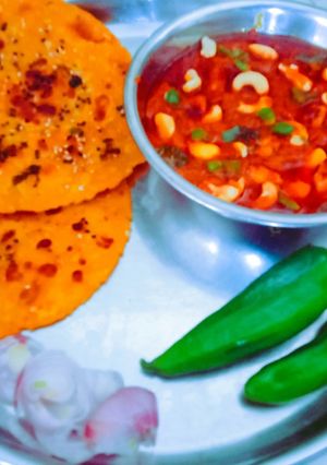 A picture of Restaurant style tasty and masaledar Kaju masala curry with butter roti.