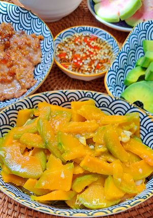 Hình của món Bí đỏ xào tỏi.