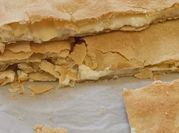 Una foto di focaccia con stracchino