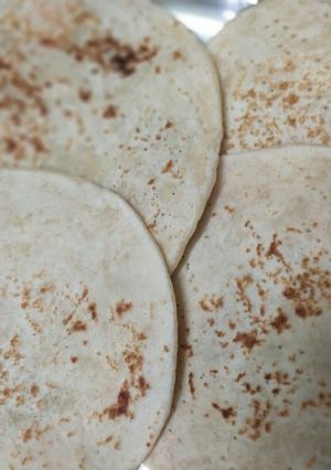 होम मेड जैन पिज़्ज़ा बेस (homemade jain pizza base recipe in Hindi) रेसिपी मुख्य फोटो