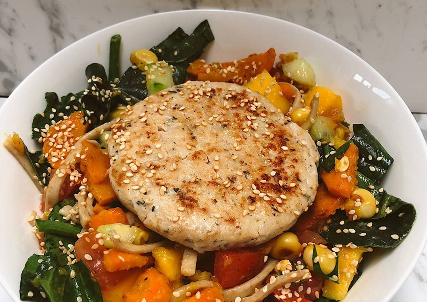 Almuerzo saludable: Pasta con vegetales y fruta 🌶🌽🥦