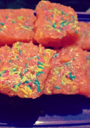 કોકોનટ બરફી (coconut barfai in Gujarati) રેસીપી મુખ્ય ફોટો