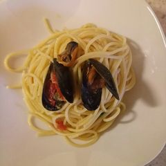 A picture of Spaghetti with mussels and fresh tomatoes.