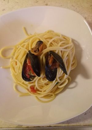 A picture of Spaghetti with mussels and fresh tomatoes.