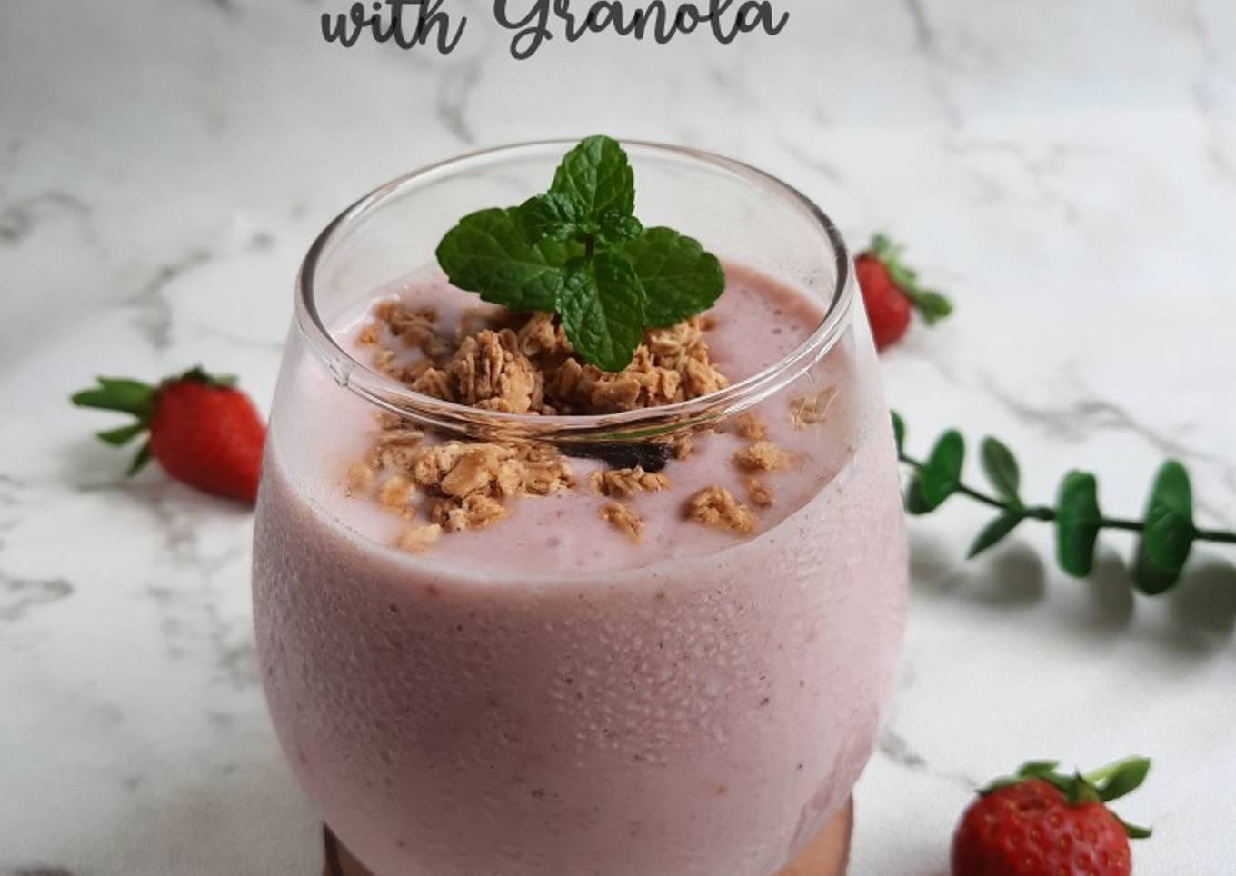 Smoothie banana strawberry with granola