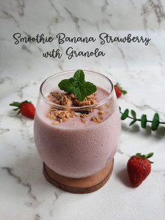 Foto resep Smoothie banana strawberry with granola