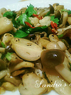 蒜味百菇 的食譜成品照片