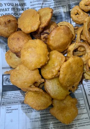 A picture of Aloo k pakoray.