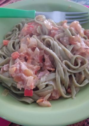 Una foto de Pastas con atún y vegetales
