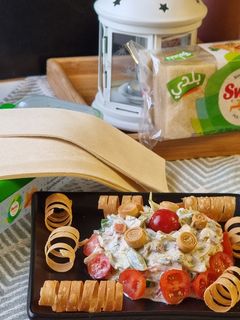 صورة لوصفة سلطة الخضار باللبن مع مقرمشات سويتز