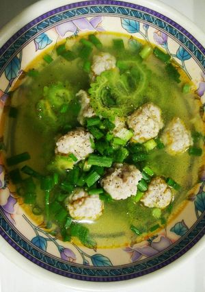 Hình của món Canh khổ qua nấu với chả cá nhồng.