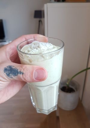 A picture of Täyteläinen Avocado Smoothie.