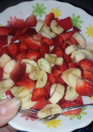 Une photo de Salade composée de fruits