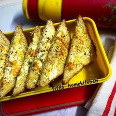 A picture of Paneer Garlic Toast.