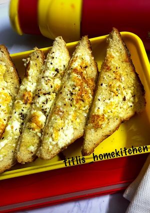 A picture of Paneer Garlic Toast.