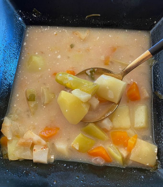 O poză a rețetei Ciorba de fasole verde cu cartofi fără carne.