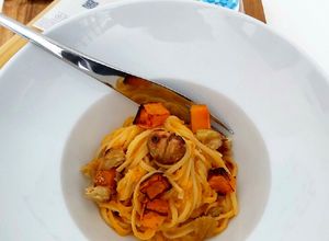 Une photo de Linguines à la crème de butternut et miso au yuzu